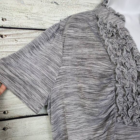 Maurices Plus 3X Gray Ruched Ruffle Front Blouse Short Sleeve Stretch Knit Top - Picture 3 of 9